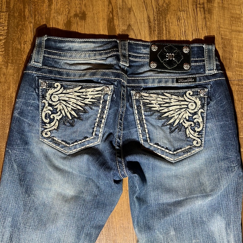 Size 26, white keeled design on back pocket, Miss Me Jeans, boot cut